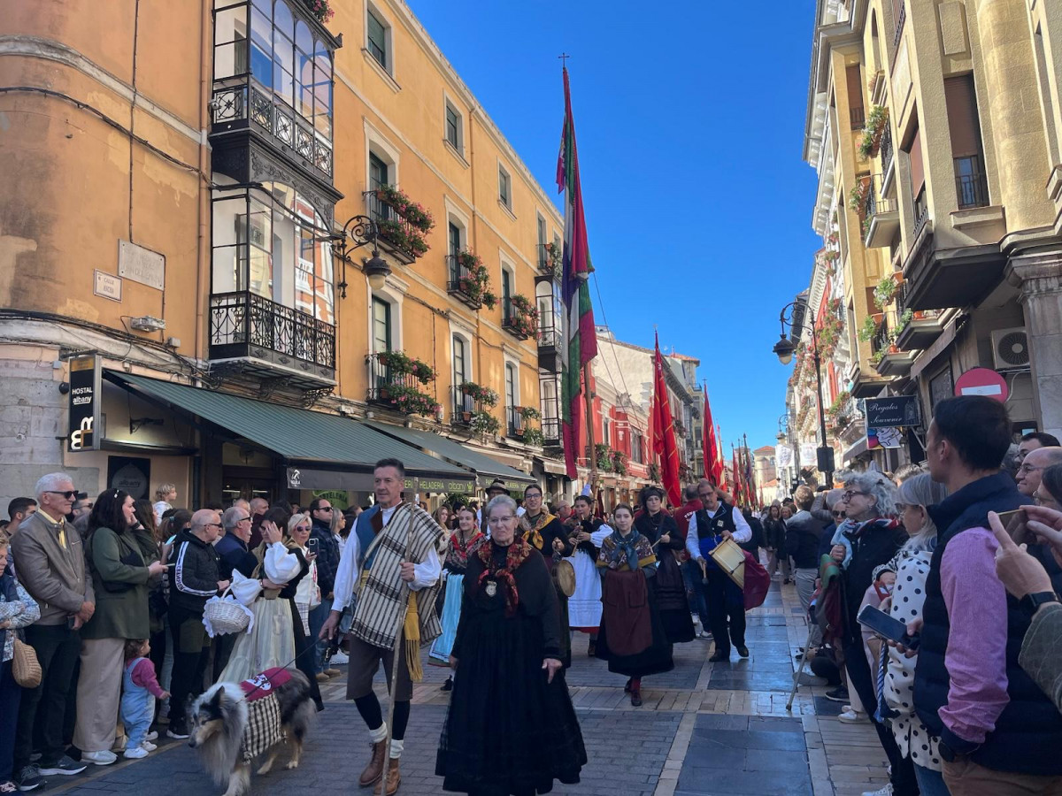 Desfile de pendones san froilan 2024 leon (11)