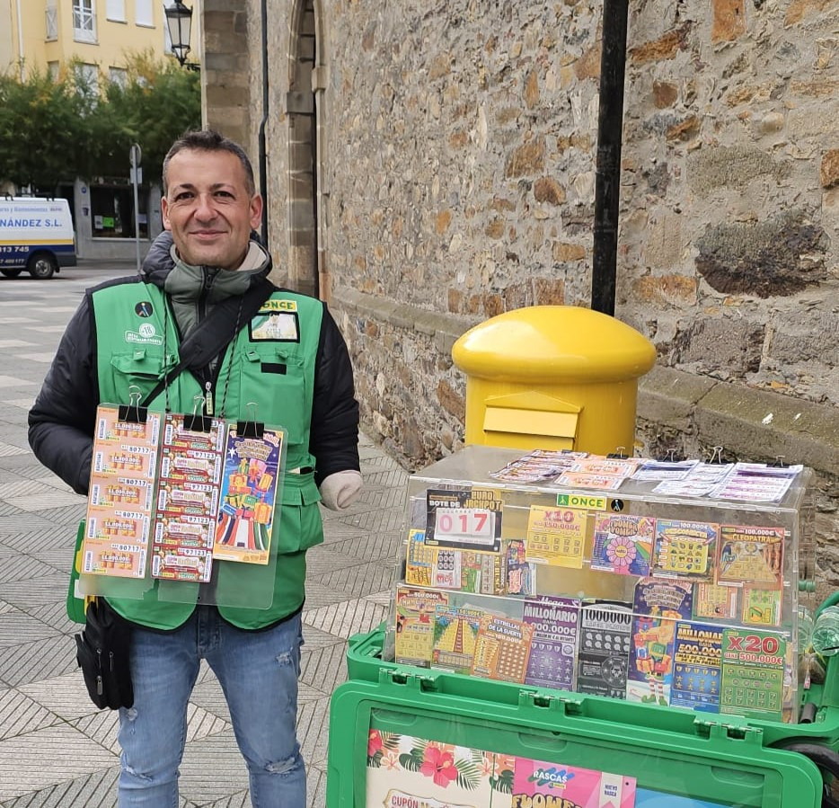 Vendedor ONCE Jonathan Gomez Premio bembibre