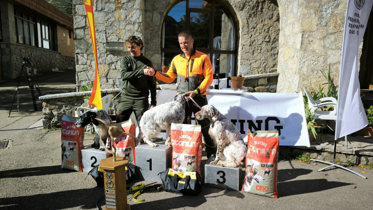 Podium campeonato de espau00f1a de perros de muestra llanaves 2024 (4)