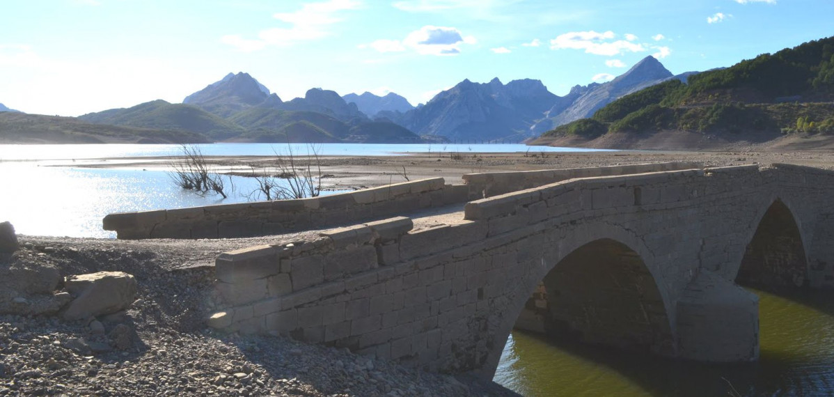 Puente medieval pedrosa del rey hispania nostra