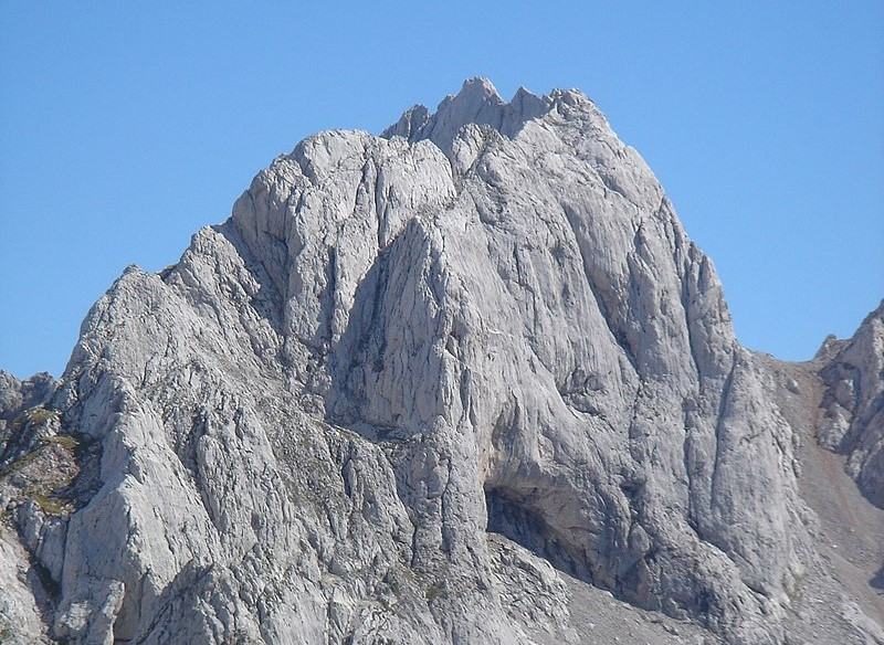 Peu00f1a santa de enol picos de europa