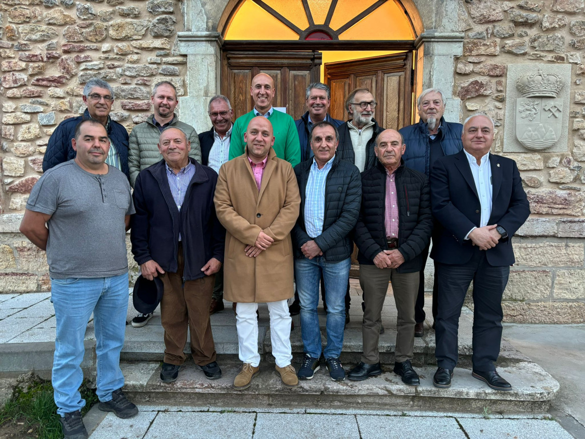 Reunion alcaldes linea feve leon guardo