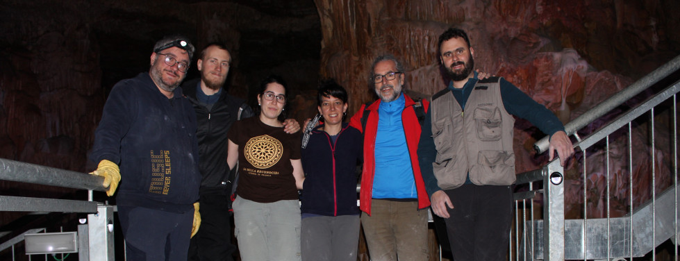 INVESTIGADORES UBU CUEVA DE LOS FRANCESES