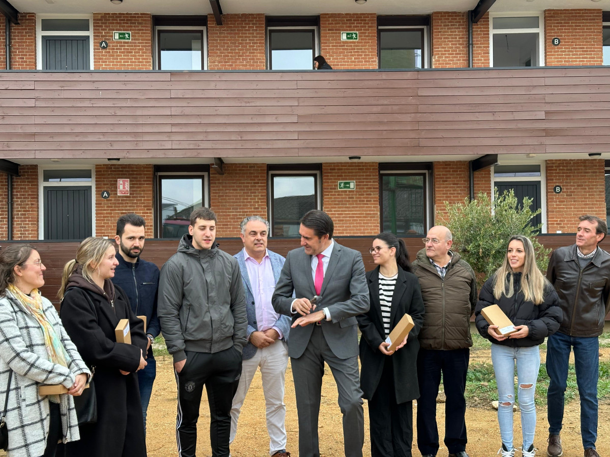 Entrega de llaves viviendas camineros astorga (2)