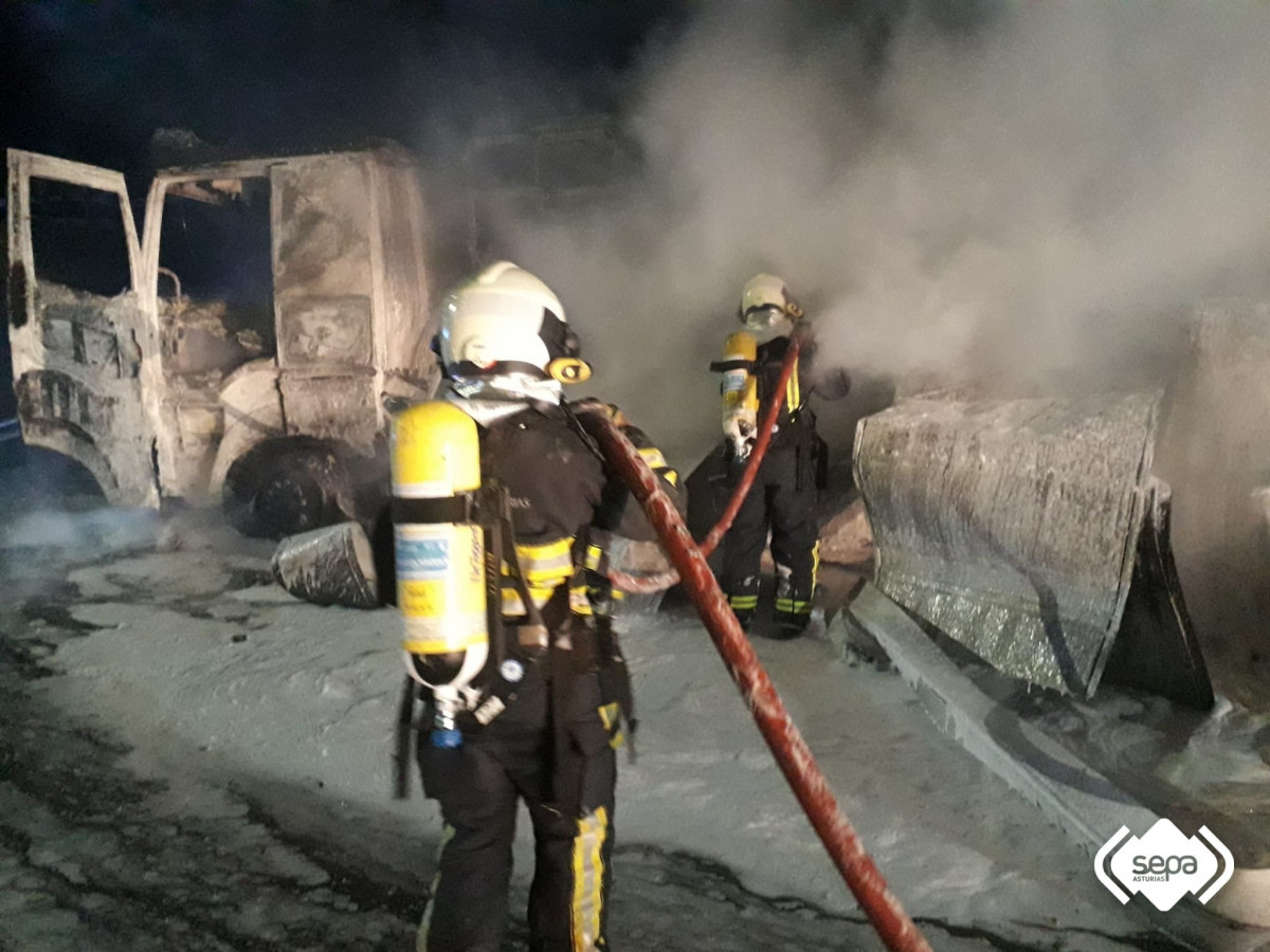 Incendio camion alto del puerto pajares (2)