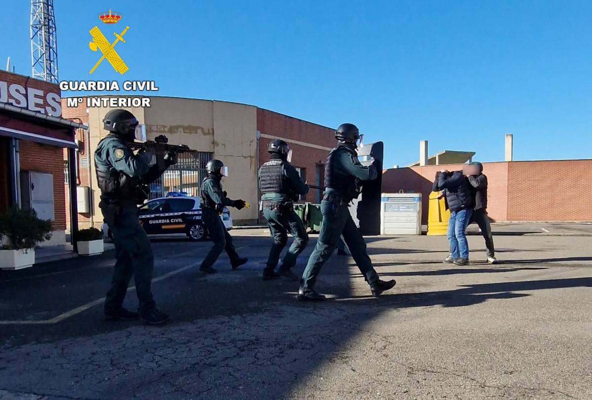 Simulacro rehen estacion de autobus mansilla guardia civil