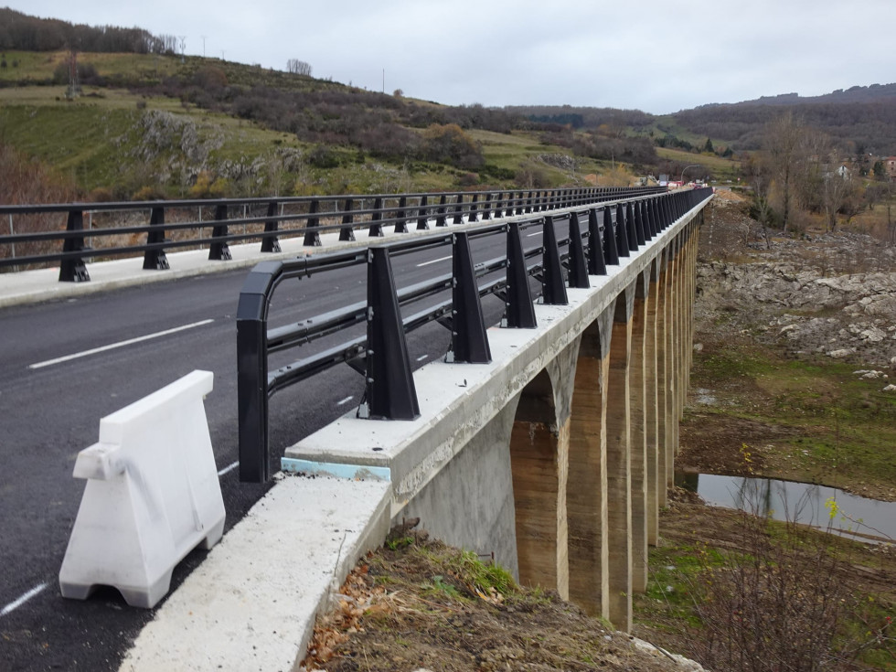 Puente de vañes embalse de requejada cervera   la pernia (2)
