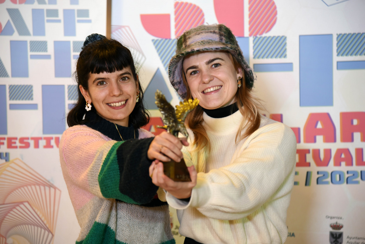 PREMIO CRÍTICA   AZKENA Ane Inés Landeta y Lorea Lyon 2