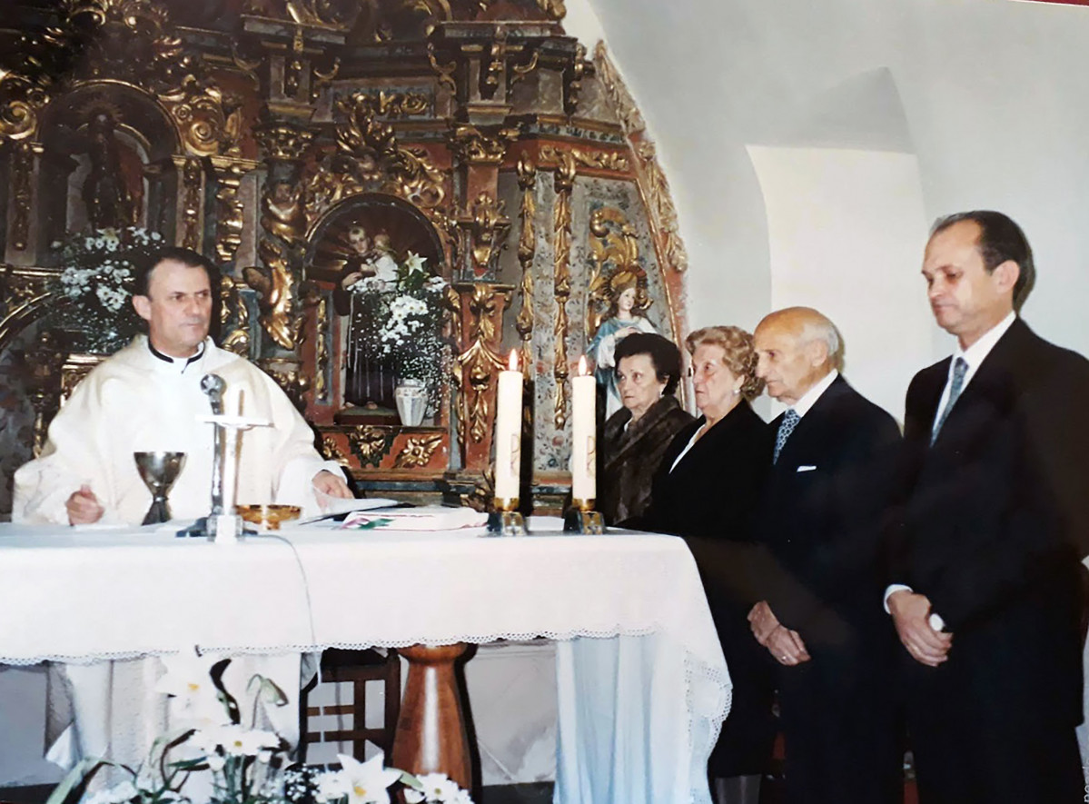2 Bodas Oro Padres y Plata como sacerdote. Lario 1999