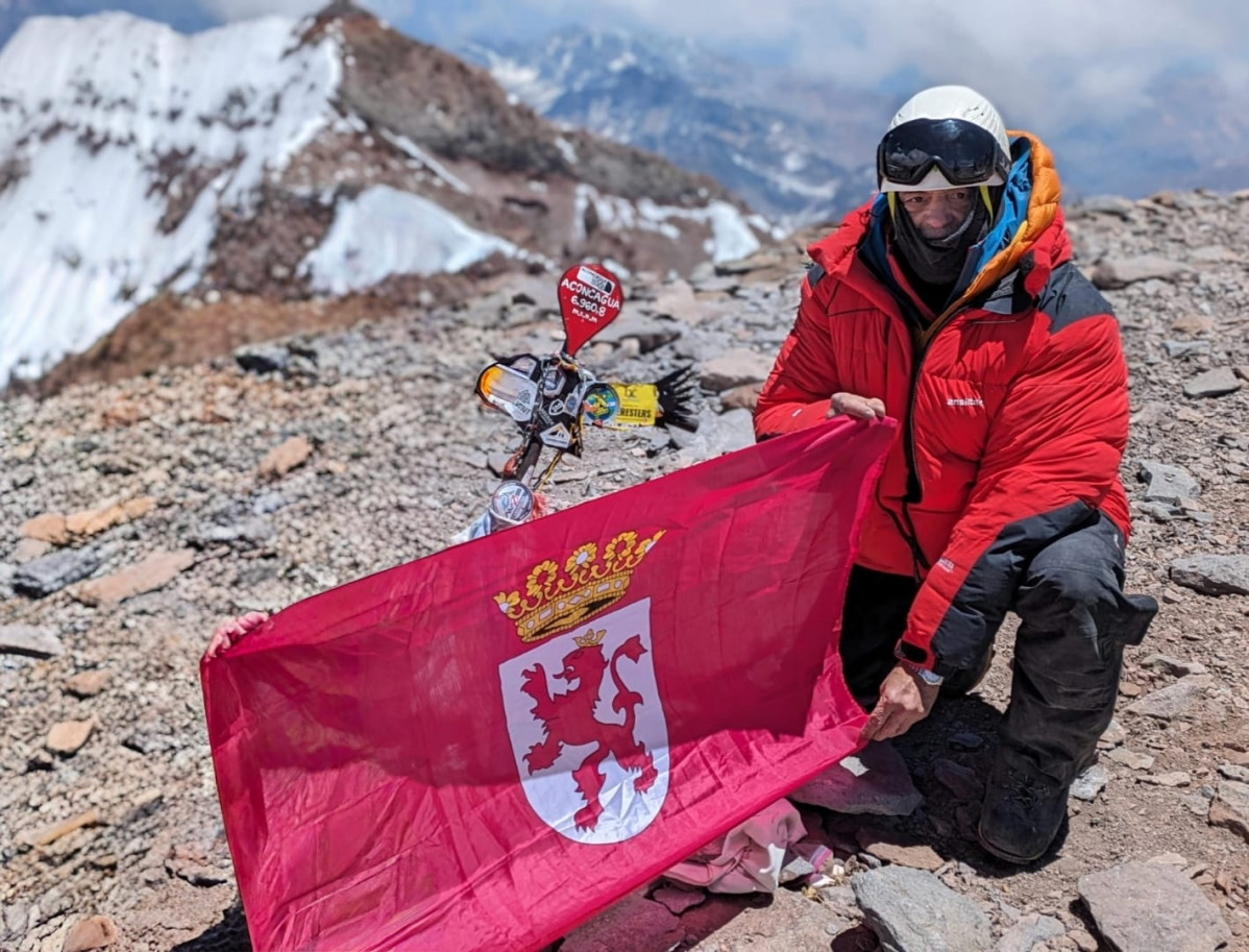 Chema fernandez exmedico cistierna bandera de leon cumbre aconcagua