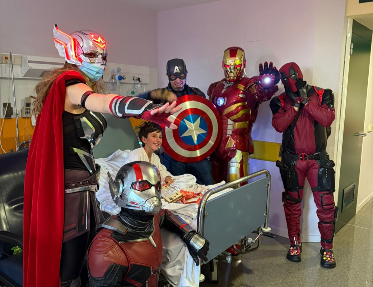 Visita superheroes marvel hospital de leon 1