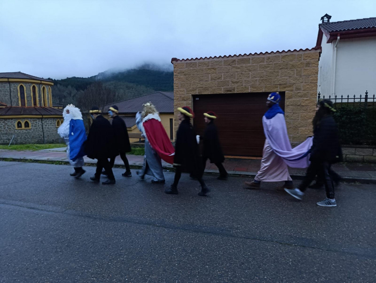 Reyes magos sabero olleros 2025 (3)