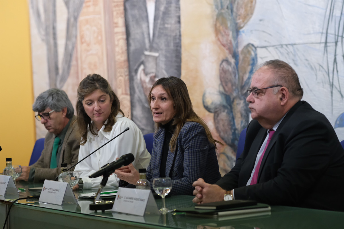 20250129 CONSEJERA EDUCACIÓN Y CONSEJERO SANIDAD REUNION RECTORA UNIVERSIDAD LEON 12