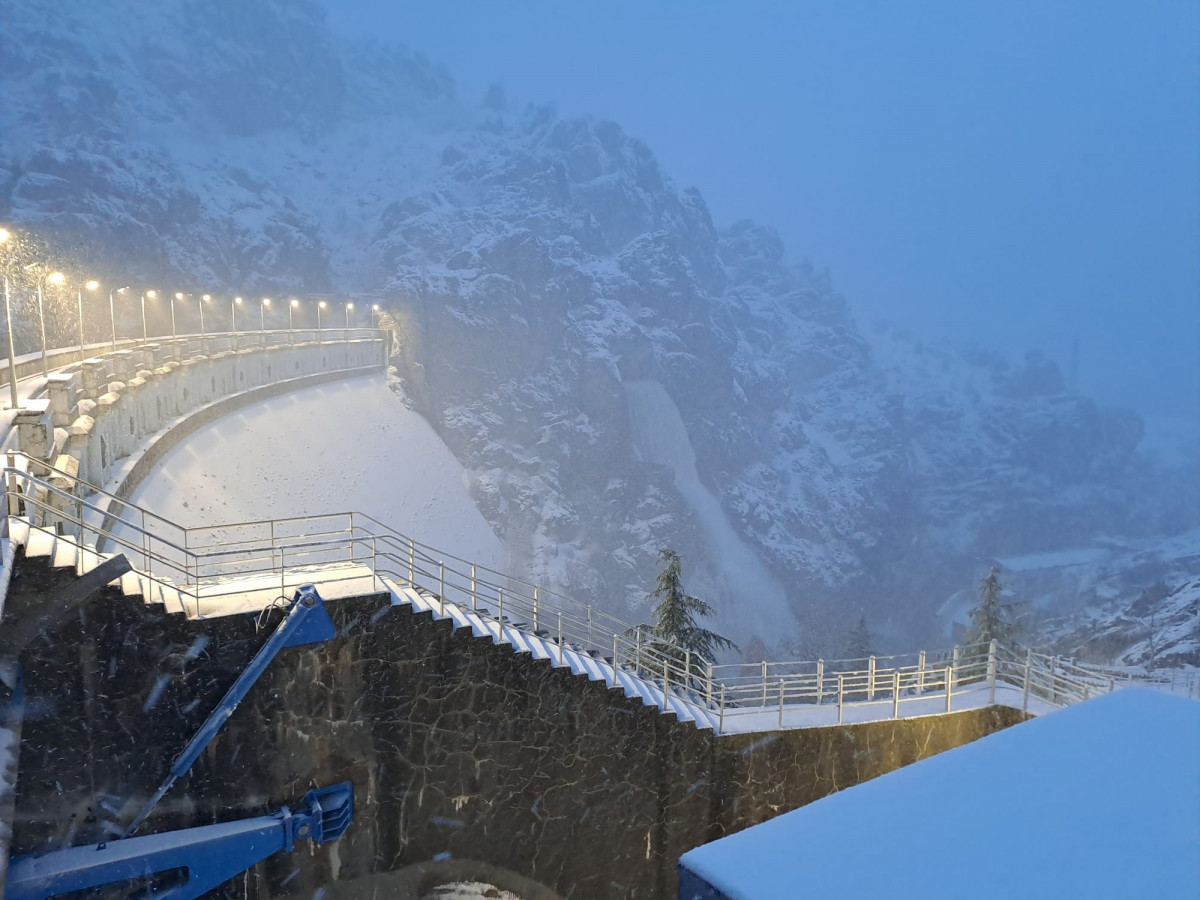 Embalse de camporredondo nieve 2025 (2)