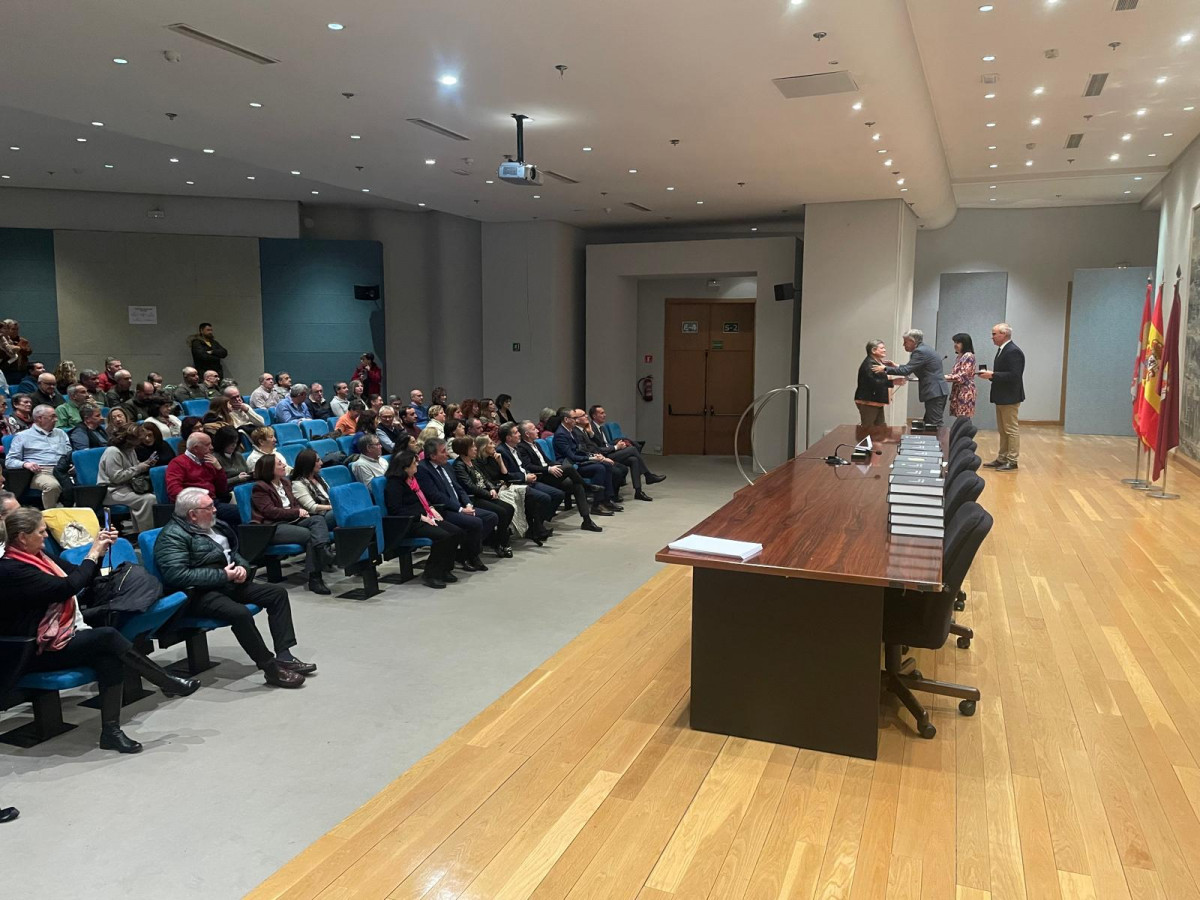 Acto entrega insignias VI