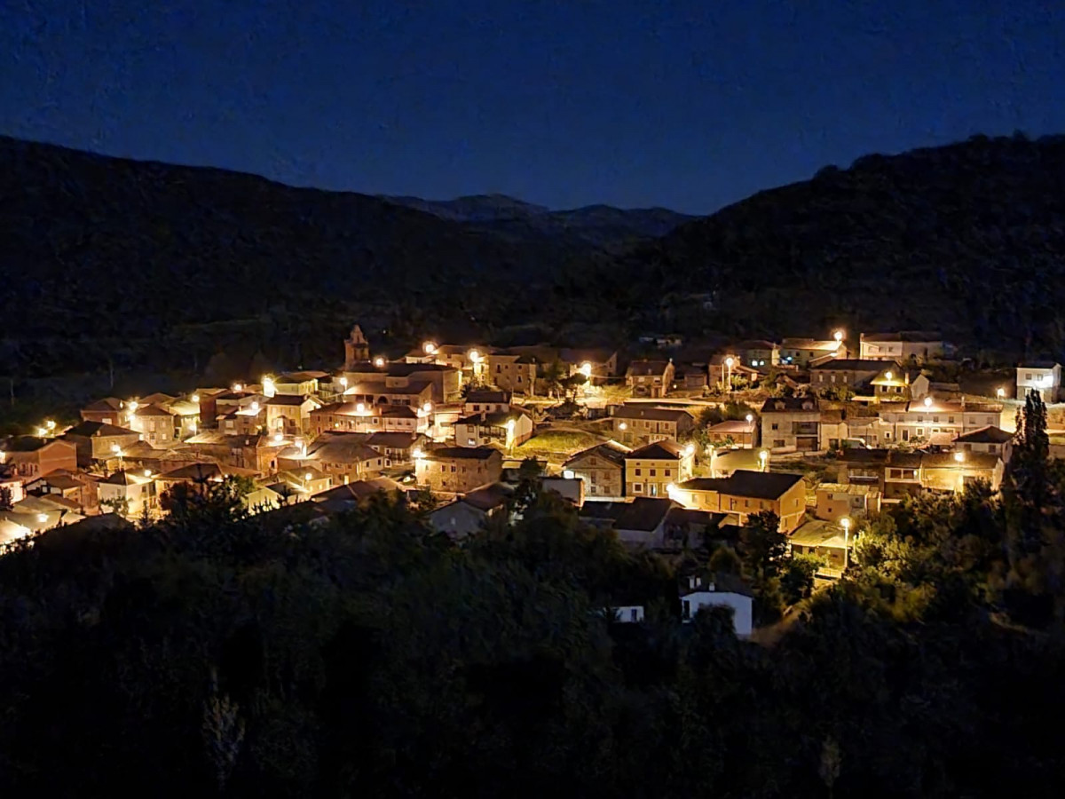 Alumbrado valderrueda de noche