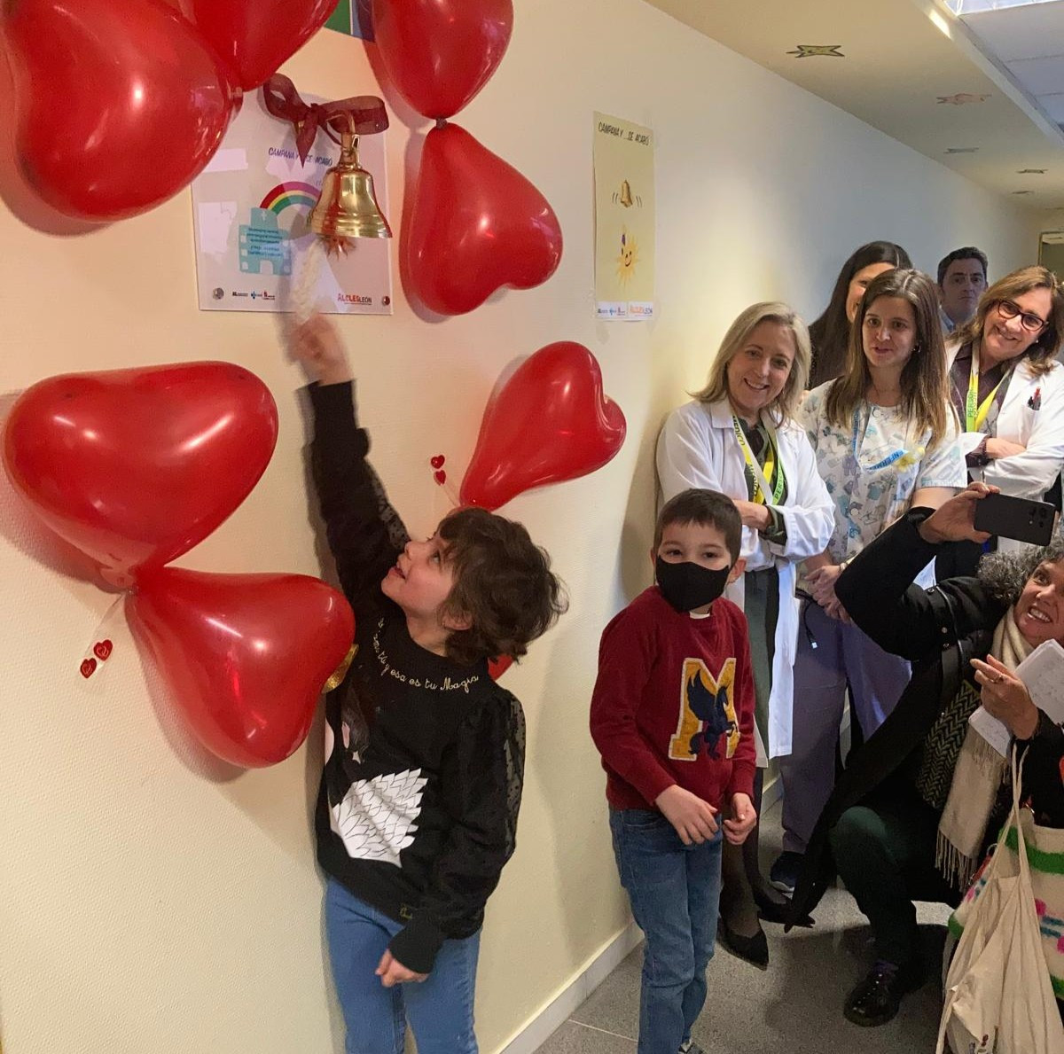 Campana fin de tratamiento hospital de leon cancer infantil