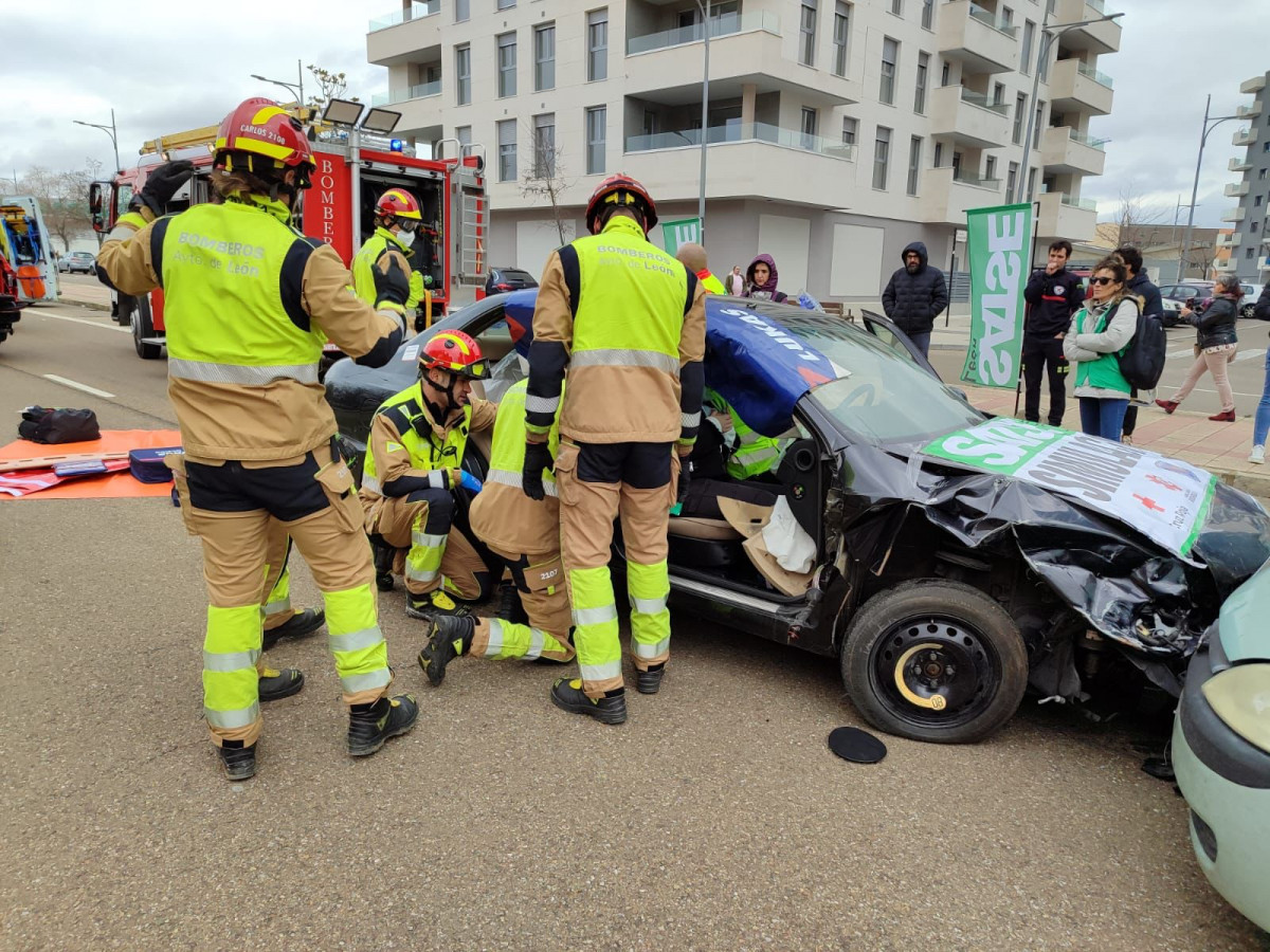 Simulacro accidente bomberos leon