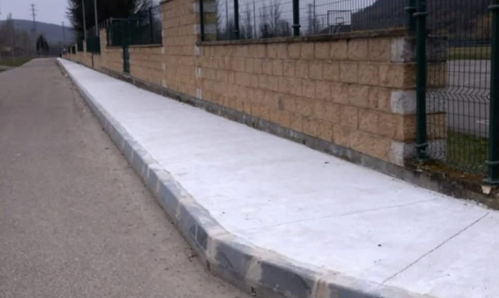 Obras acera polideportivo cistierna
