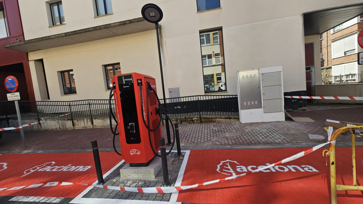 Punto de carga coches electricos guardo
