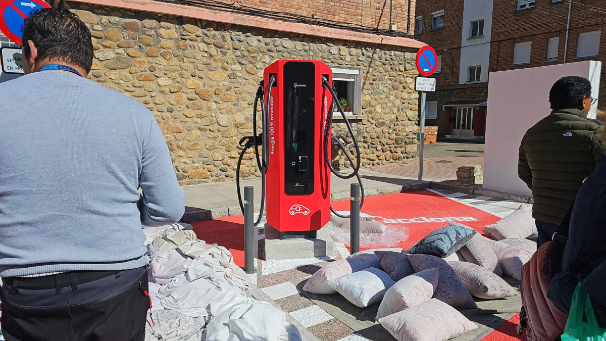 Punto de carga coches electricos guardo (3)