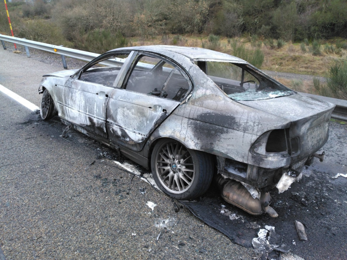 Incendio coche puerto del manzanal A 6 (2)