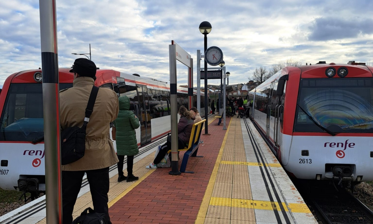 Trenes de Feve Apeadero La Asuncion Leon marzo 2025