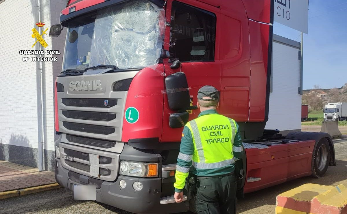 Guardia civil de palencia camion accidente