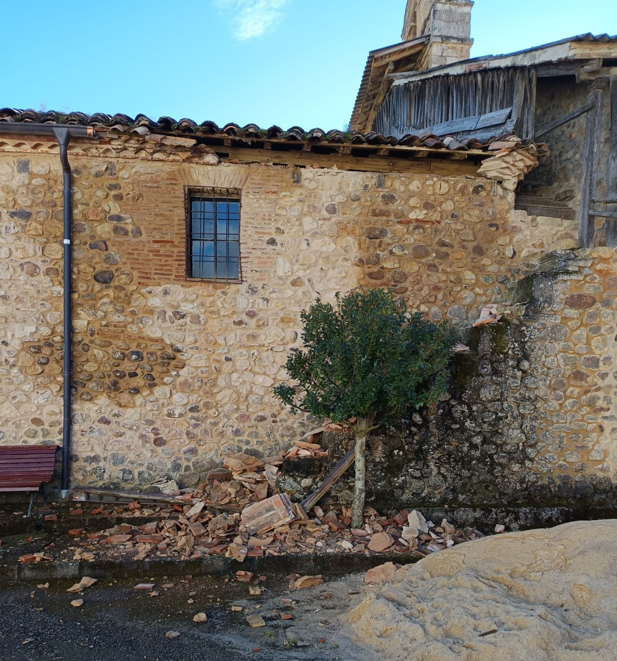 Derrumbe iglesia san bartolome de rueda maria jesus iglesias (1)