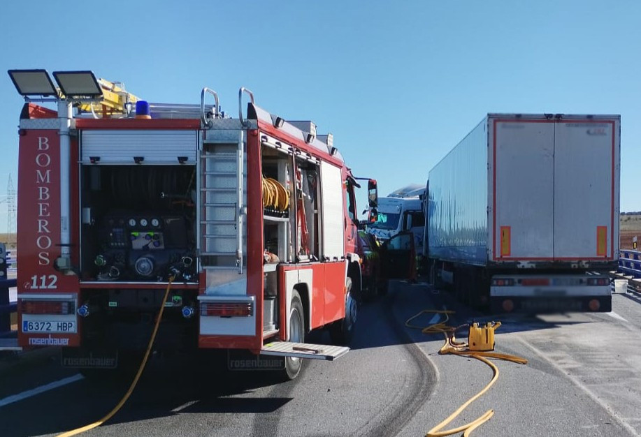 Accidente entre dos camiones A 66