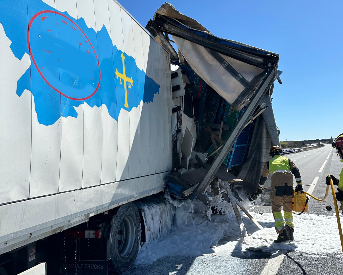Accidente entre dos camiones A 66 (2)