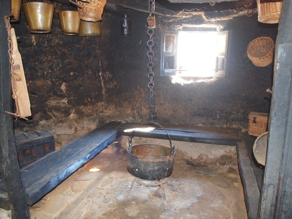 Cocina de humo recueva de la peña jose antonio hospital (4)