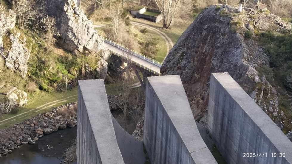 Aliviaderos presa de riaño puente de remolina Luis Carlos Cremenes (2)