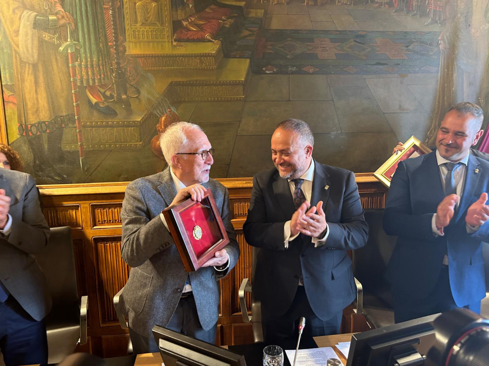 Medalla de oro de la provincia de leon luis mateo diez