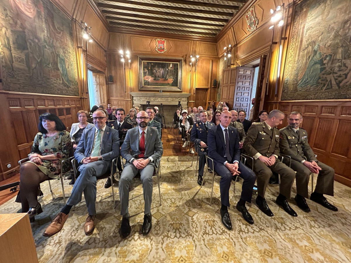 Medalla de oro de la provincia de leon luis mateo diez (1)