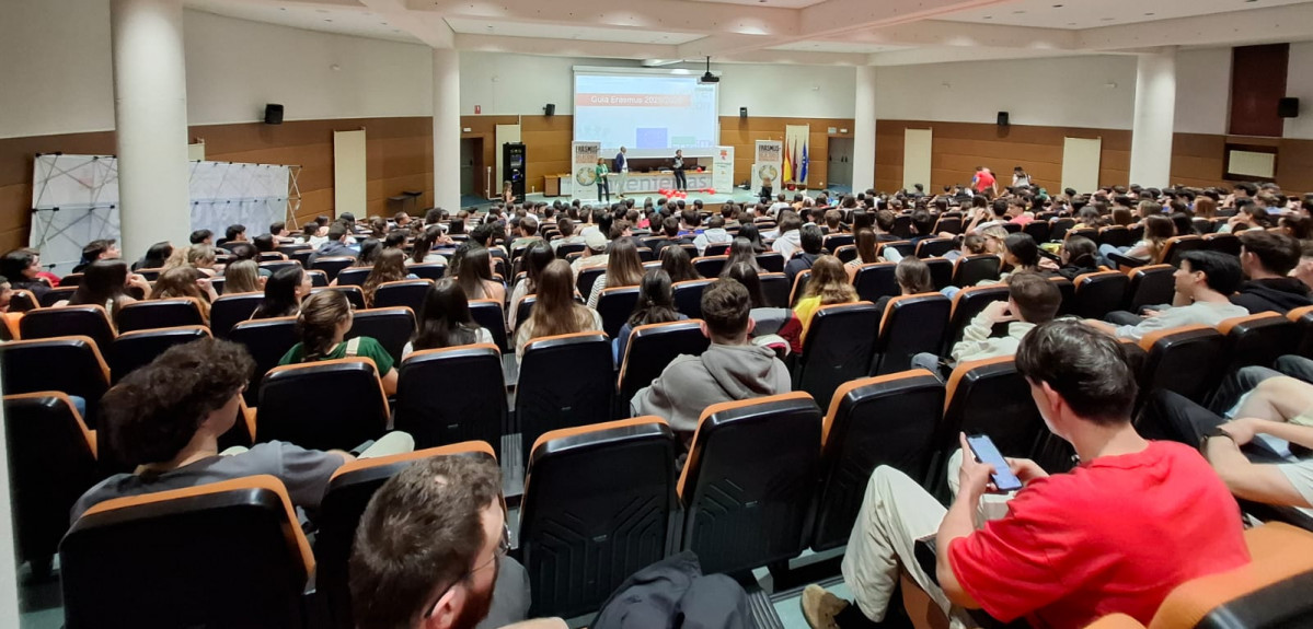 Charla Erasmus (2)
