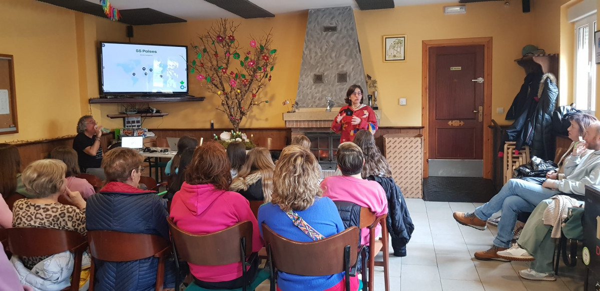 Charla coloquio accion contrra el hambre grandoso (3)