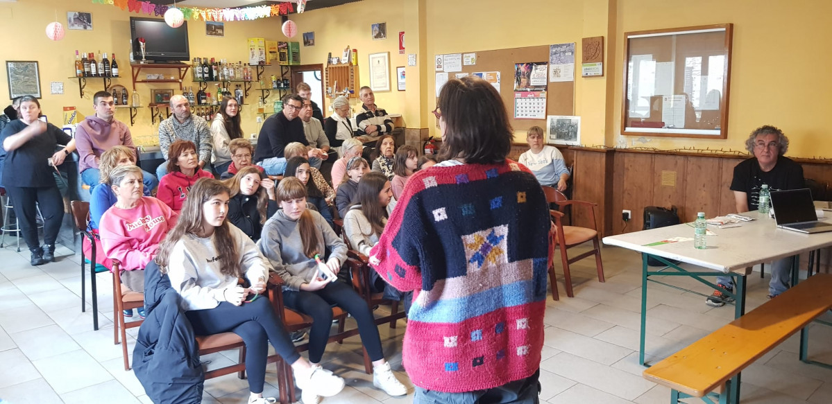 Charla coloquio accion contrra el hambre grandoso