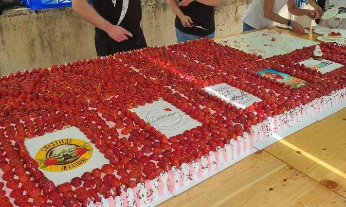 Tarta de fresas almanza 2024