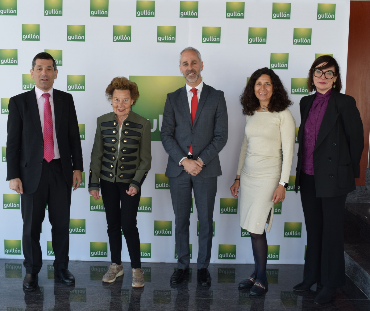 250507 Visita consejero de Educaciu00f3n a Galletas Gullu00f3n 2