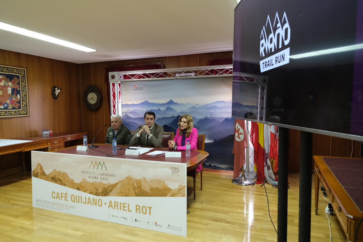 20250507 CONSEJERO MEDIO AMBIENTE PRESENTA VERANO RIAu00d1O 8