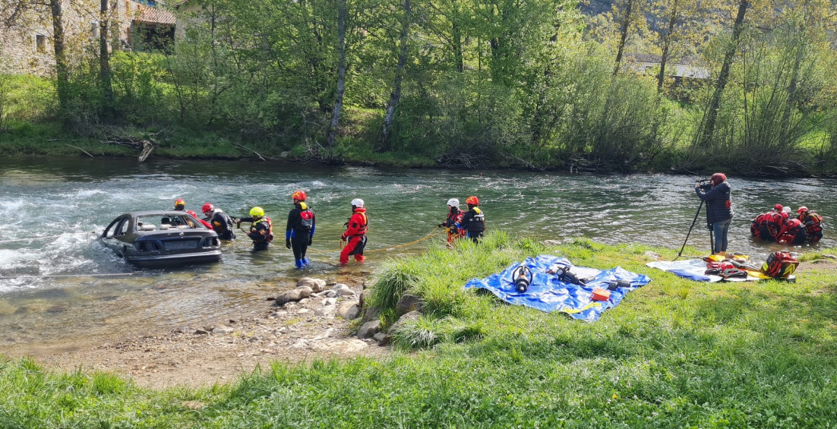Simulacro bomberos canal de aguas bravas sabero alejico