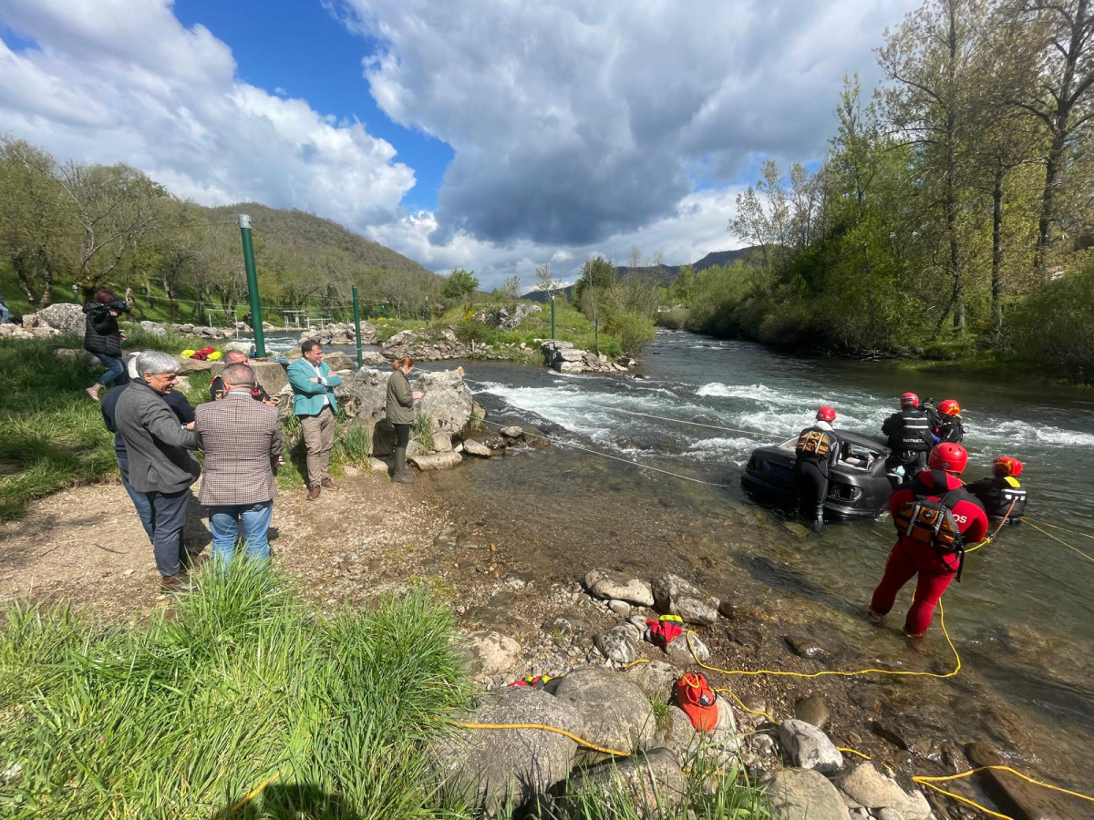 Simulacro bomberos canal de aguas bravas sabero alejico (2)