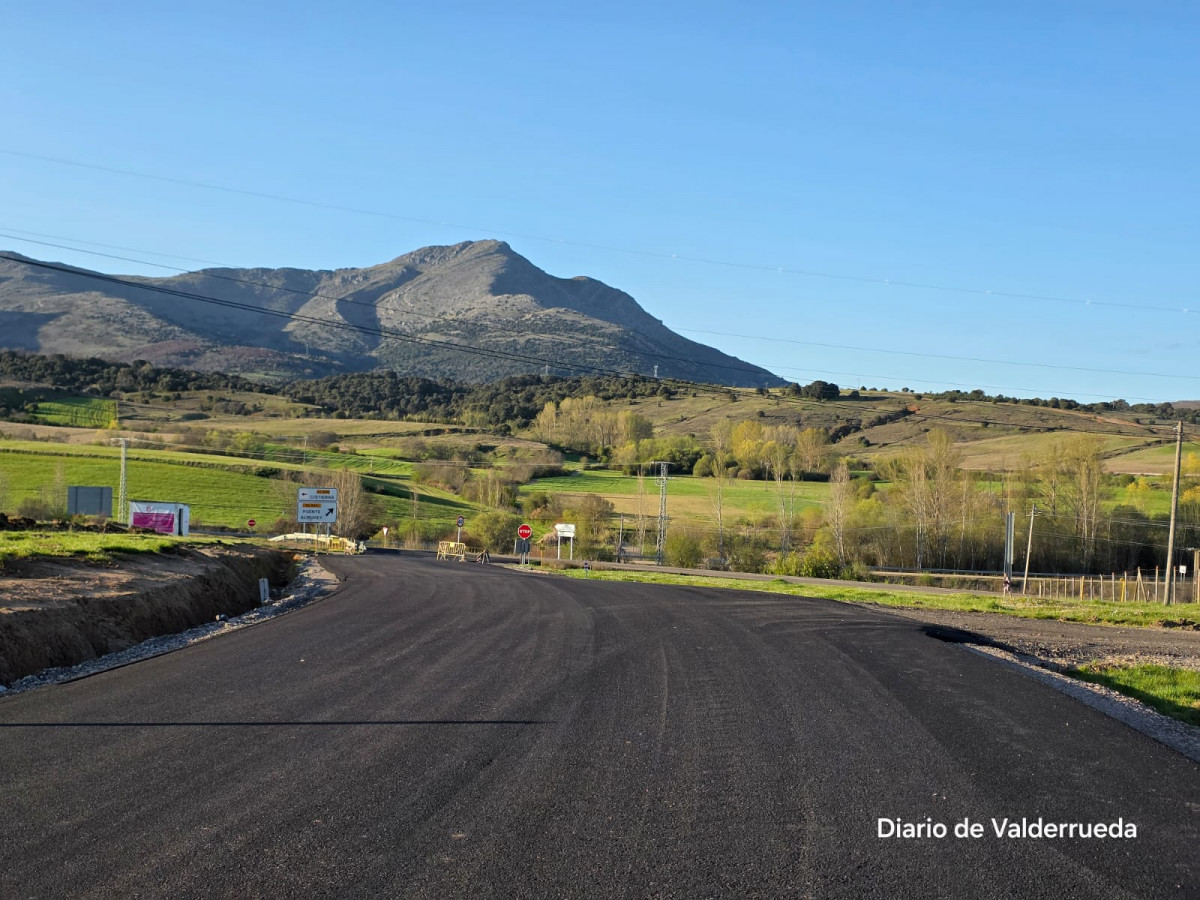 Obras asfaltado carretera el valle de las casas