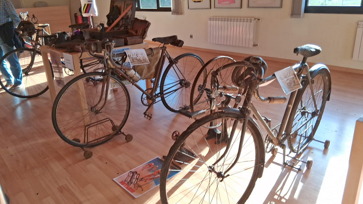 Exposicion bicis y maillots garrafe (2)