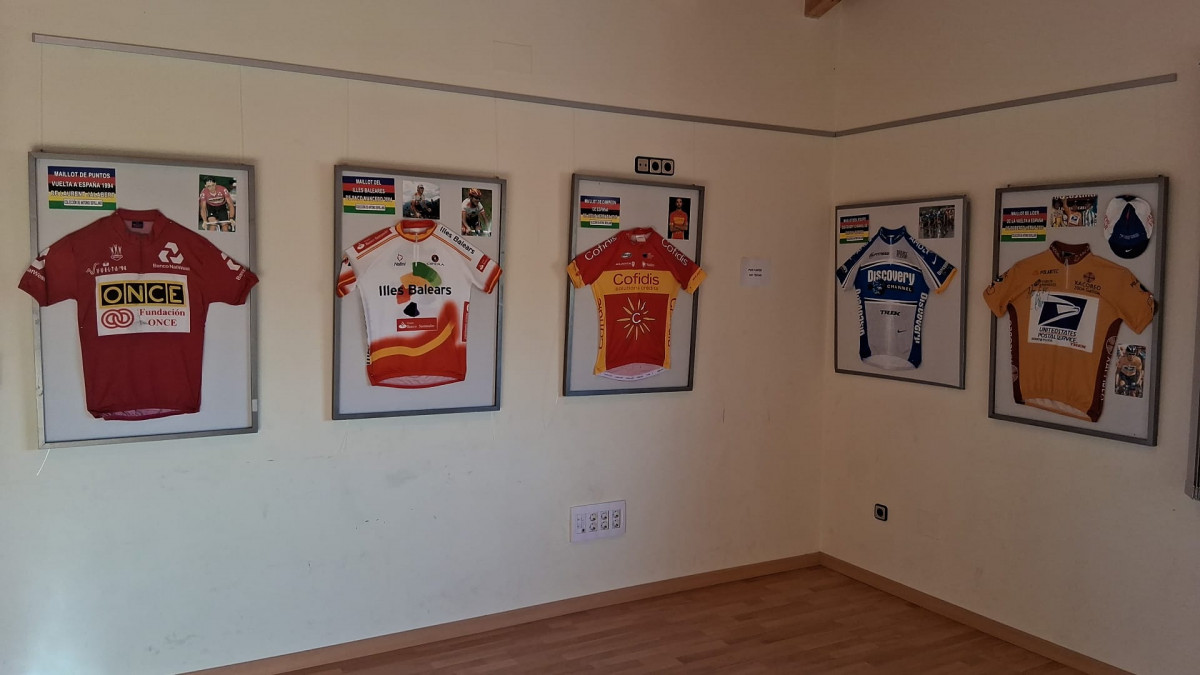 Exposicion bicis y maillots garrafe (3)