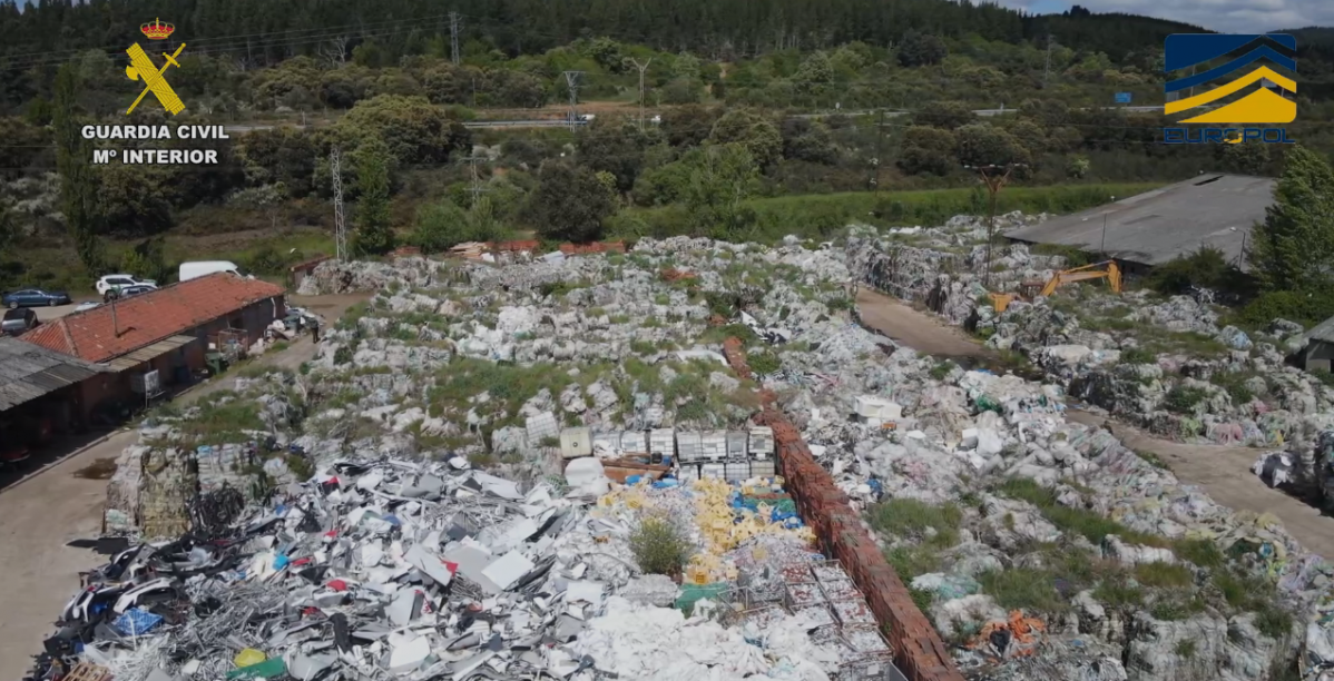 Trafico de residuos plasticos leon vertedero