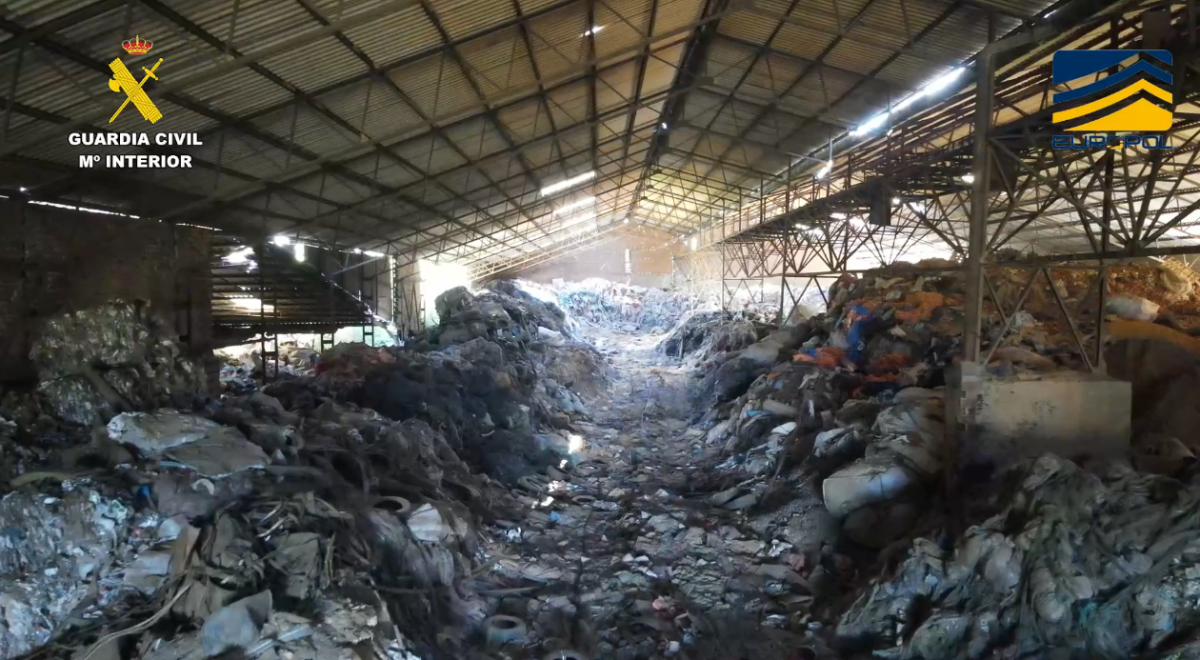 Trafico de residuos plasticos leon vertedero (2)