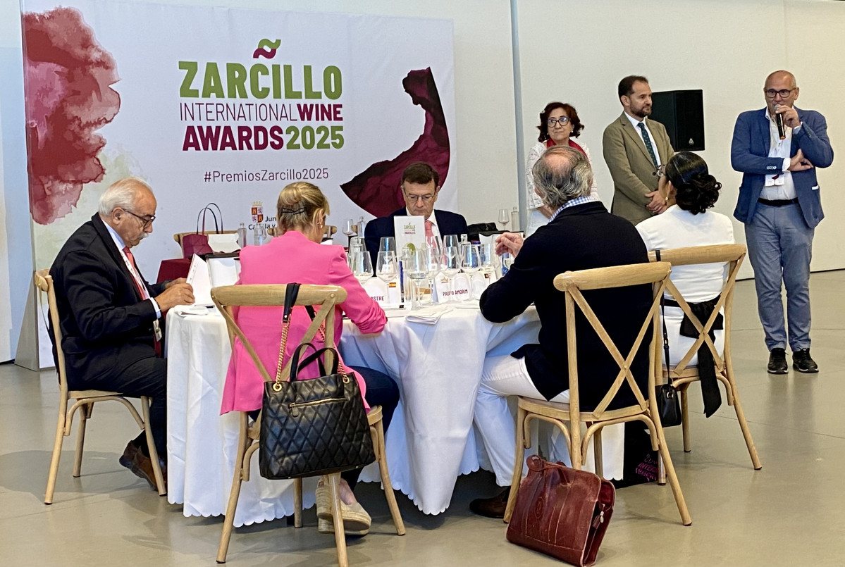 Sesiu00f3n de cata de los Zarcillo International Wine Awards 2025