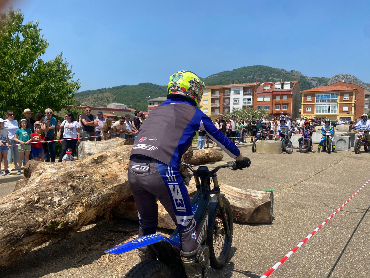 Concentracion de motos miuras 2025 cistierna (4)